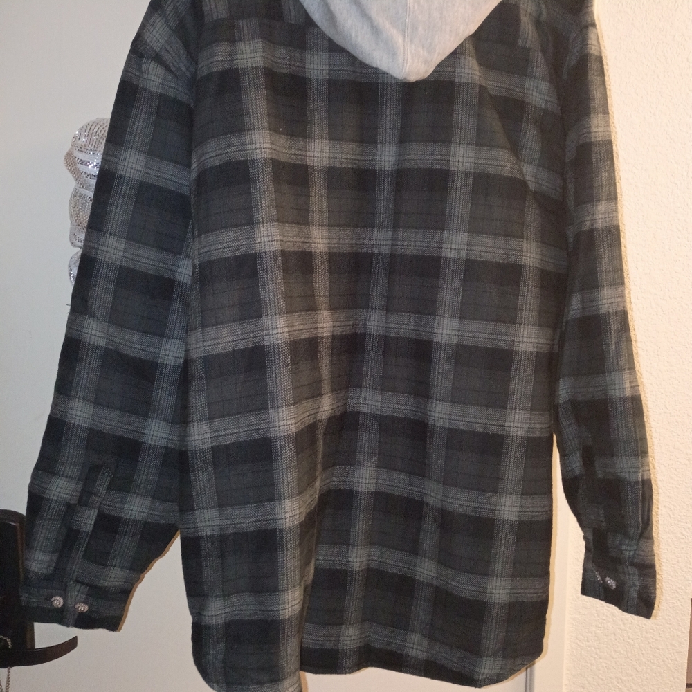 Field & Stream Men's Black and Gray Plaid Shirt Jacket - Picture 11 of 11